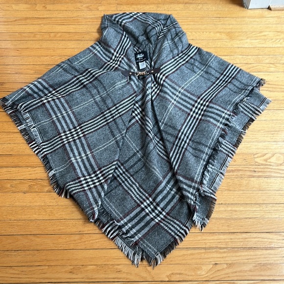 💕3/$20 Super Cozy plaid Poncho - Picture 6 of 7